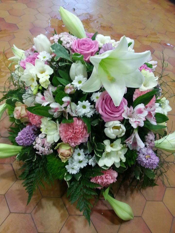 coussin blanc et rose