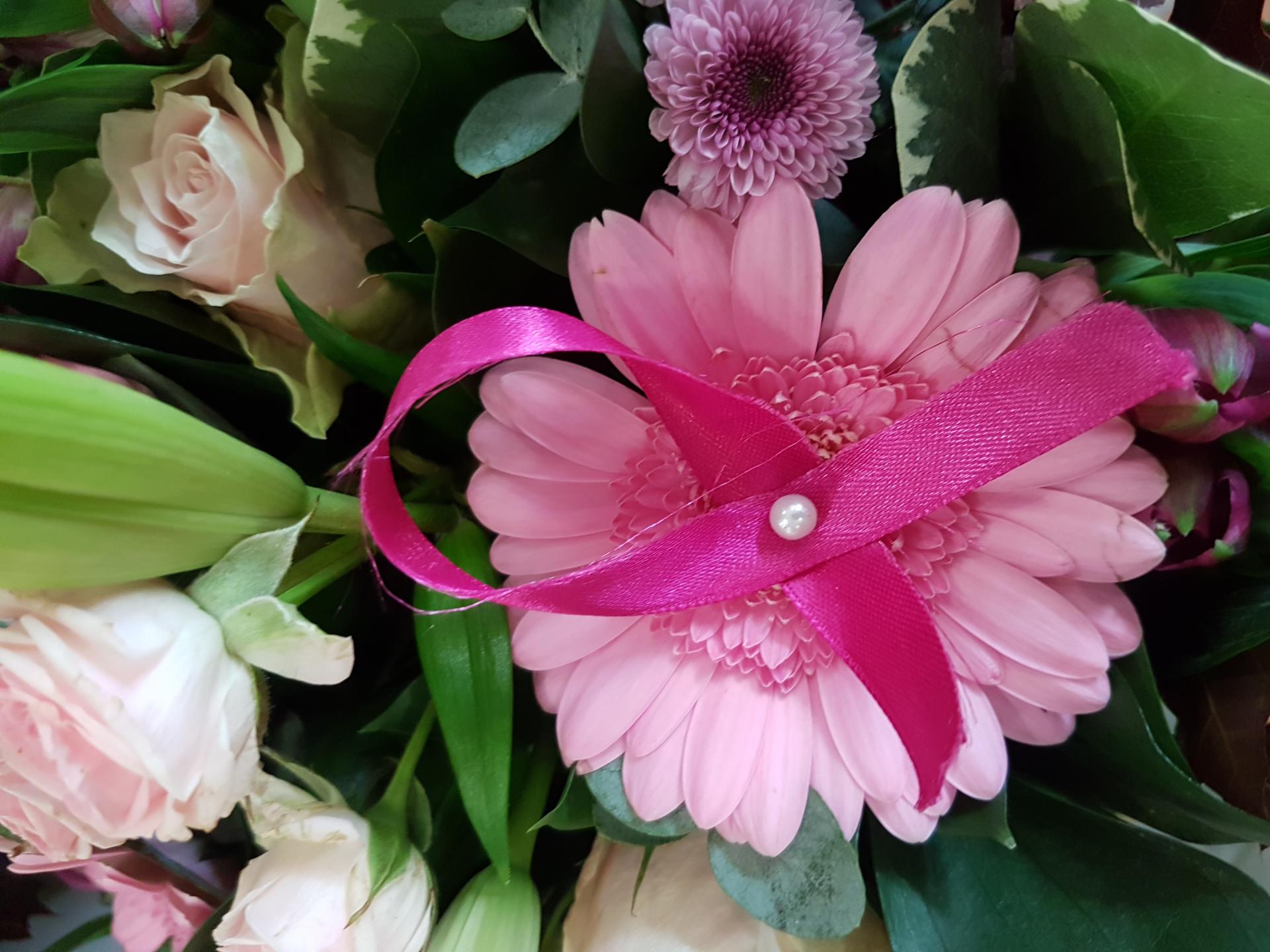 Octobre rose Hé fleur et moi fleuriste de Valenciennes bouquet